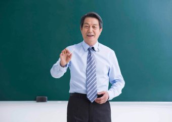 professor-teaching-in-classroom-2022-03-25-00-20-19-utc.jpg