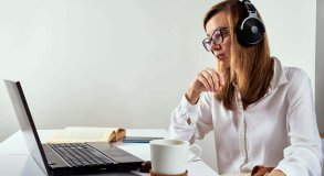 woman-in-headphones-listen-audio-course-at-laptop-2022-12-16-12-48-47-utc.jpg
